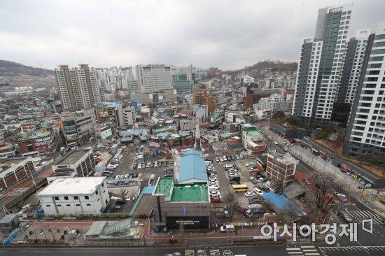 서울 동작구 흑석2구역 등 재개발구역 8곳이 공공재개발 시범사업지로 선정됐다. 시범 사업지는 동작구 흑석2, 영등포구 양평13·14, 동대문구 용두1-6·신설1, 관악구 봉천13, 종로구 신문로2-12, 강북구 강북5 등이다. 15일 동작구 흑석2구역 모습. /문호남 기자 munonam@