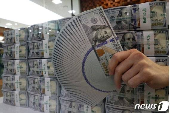 전후 미국은 달러제국를 구축했다. 과감한 양적완화 정책도 기축통화 달러가 밑천이다./사진=뉴스1