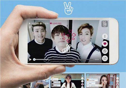 네이버의 팬 커뮤니티 플랫폼 '브이라이브'에서 스타가 팬과 소통하고 있다. 네이버 제공