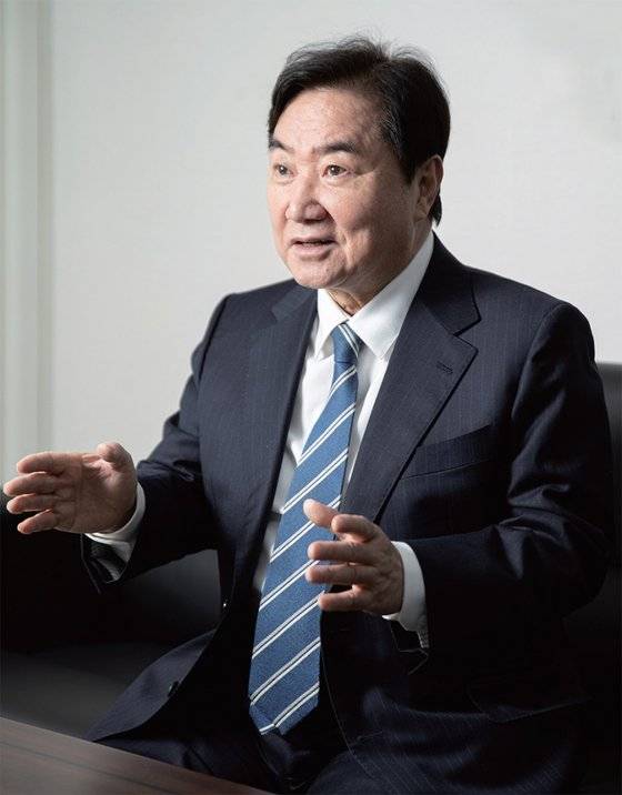 이석현 전 국회 부의장은 “더불어민주당이 180석의 신기루를 빨리 깨야 한다”고 조언했다.