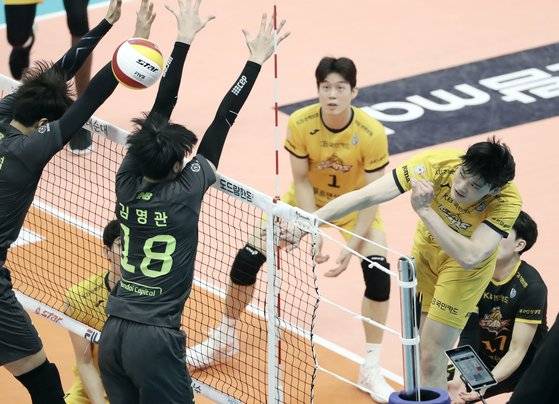 27일 의정부체육관에서 열린 현대캐피탈과 경기에서 공격하는 KB손해보험 김정호. 김민규 기자