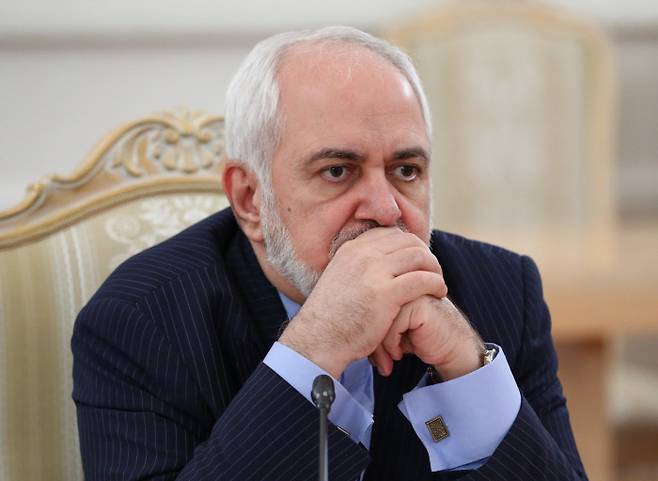 모하마드 자바드 자리프 이란 외무장관이 26일(현지시간) 러시아 모스크바에서 세르게이 라브로프 러시아 외무장관과 회담하고 있다. 모스크바｜타스연합뉴스