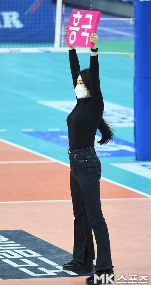 인정하지 않은 수 없는 완벽 각선미.