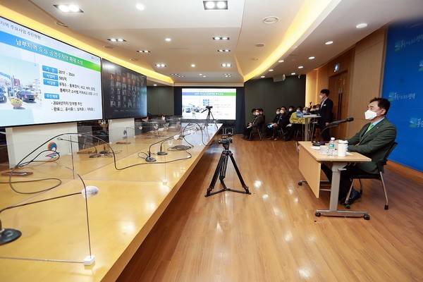 정장선 평택시장, ‘2021년 온라인 읍면동 시민과의 대화' 모습. / 사진제공=평택시