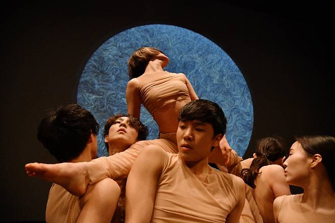 고요한 순환. 무용단 Altimeets 제공