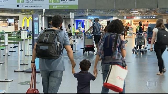 브라질의 국제공항 브라질 정부가 코로나19 변이 바이러스 유입을 막기 위해 남아프리카공화국발 여행자 입국을 금지하기로 했다. [브라질 글로부 TV]