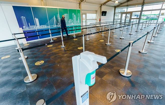 코로나19 팬데믹으로 한산한 네덜란드 로테르담 헤이그 공항[EPA=연합뉴스 자료사진]