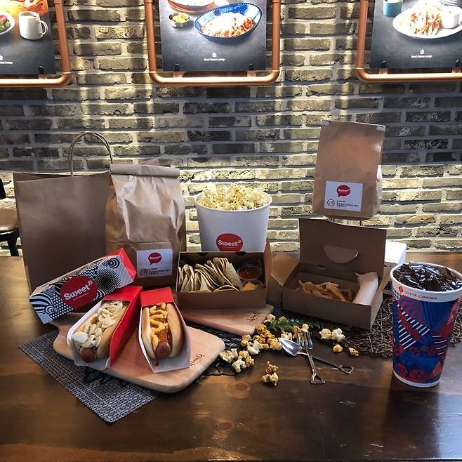 롯데시네마 팝콘 딜리버리 서비스© 뉴스1