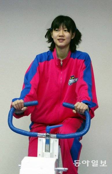 여자프로농구 신세계 쿨캣에서 유망주로 기대를 모은 신혜인. 신혜인은 은퇴 후 남자배구 간판스타 박철우(한국전력)과 결혼했다. 김동주 기자