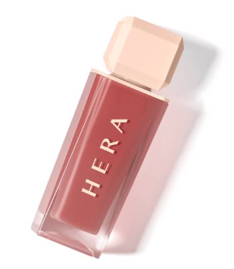 투명하게 빛나는 제형으로 부드럽게 발리며 볼륨감 있는 립을 구현해 주는 센슈얼 스파이시 누드 글로스, 란제리, 3만5천원, Hera.