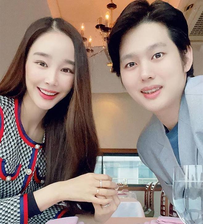 이사강 론 부부/사진=이사강 인스타그램