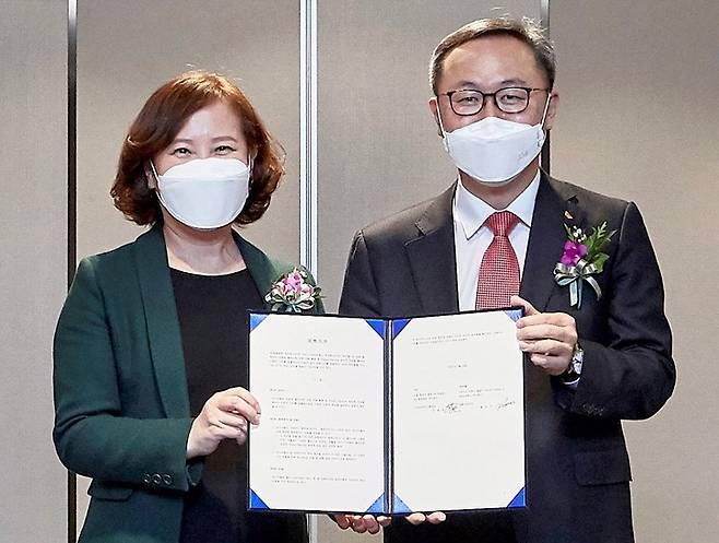 워커힐 황은미 총지배인, SK종합화학㈜ 여종호 상무 간 진행된 법인간 업무협약