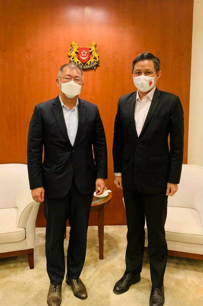 정의선 현대차그룹 회장과 찬춘싱 싱가포르 통상산업부 장관. (사진=찬 장관 페이스북)
