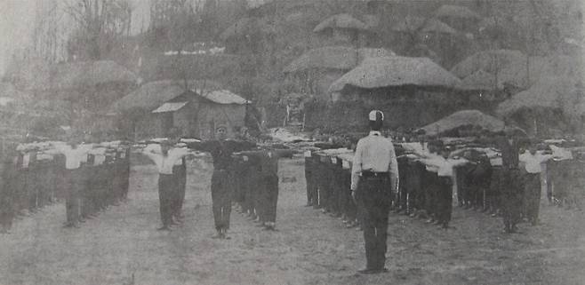 1920년 강경상업학교 학생들이 연합체조를 하는 모습. 푸른역사 제공