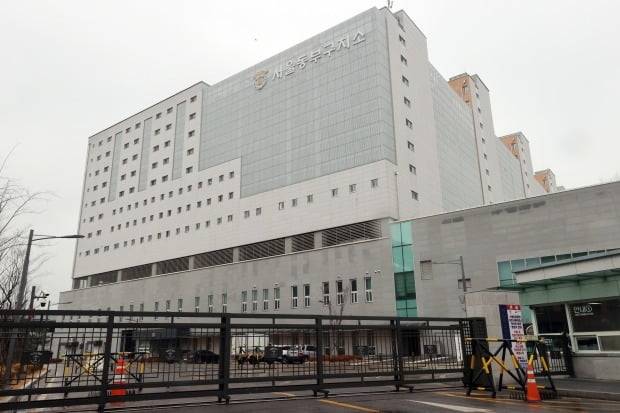 동부구치소 재소자와 가족들이 추미애 전 장관을 상대로 손해배상 청구소송을 제기했다. /사진=연합뉴스