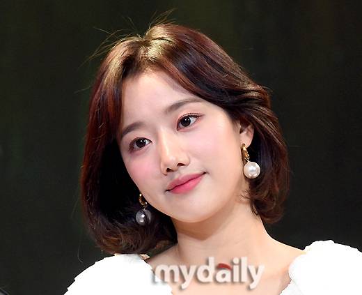 ▲ 에이프릴 이나은 '투명한 피부'