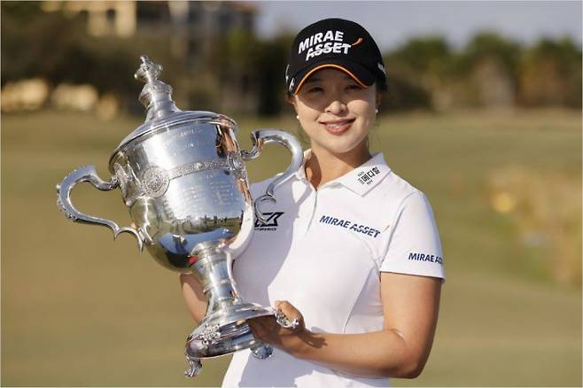 김세영은 미국골프기자협회가 뽑은 2020년 올해의 여자 선수로 선정됐다. 사진은 2020년 미국여자프로골프(LPGA)투어 메이저대회 KPMG 위민스 PGA 챔피언십에서 우승한 김세영의 모습. 연합뉴스