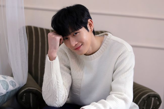 Theres Kim Young-Dae in the good Spin-off!How did you find Haru Oh Nam-ju, Penthouse Joo Seok-hoon, Wind blood dies Suho.There is a Kim Young-Dae in the good spin-off.Kim Young-Dae, who has been attracting attention not only for 1020 but also for the elderly, is walking the rookie beyond rookie.Kim Young-dae played Hot Summer Days as Cha Suho in the KBS2 drama Wind Flying to Die (playplayplayed by Lee Sung-min and directed by Kim Hyung-seok) which ended on the 28th.The comic mystery thriller of Han Woo-sung (Ko Jun), a divorce lawyer who wrote a memorandum of crime novelist Kang Yeo-ju (Jo Yeo-jung) and Wind Fly Dead, who think only about how to kill people.Kim Young-dae played Hot Summer Days as the NIS ace Suho, which has a patriotic patriotism in the play.Cha Suho appeared as a handsome young man and patriotic gifted person who works at a convenience store around Yeojus house. In fact, he joined the army earlier than others and was recruited to the special unit by the recommendation of the commander who was interested in his patriotism.Kim Young-Dae has made his own unique affectionate image more and completed the Suho Character, which is a completely irreconcilable and charming car with Suho, a casual and blunt car but a friendly man only for Yeoju.Kim Young-Dae, who has unleashed an unfavorable charm, has done a lot of name value by completely digesting a different character from How I Found Haru and Penthouse.Kim Young-dae, who has recently become the hottest actor and the morning star actor and has received the expectation of many viewers, said, It is too much for you.I have had a lot of difficulties due to Corona 19, but I am glad to shoot safely until the end. Kim Young-Dae met in a written interview.▲ Wind blood dies Suho, troubles in speech and behaviorKim Young-dae was divided into the NIS secret agent Suho in Wind blood dies. The difference between the characters she had played so far was a lot of preparation.Kim Young-dae said, Cha Suho, a character who has to have a professional aspect as an NIS agent, seems to have been a person in many ways.I was troubled by the tone and behavior, and I had to be calm and calm in any situation because I was an elite agent who had been through many experiences.I had to have enough room for co-work, so I studied these parts. Kim Young-dae, who succeeded in transforming into Suho, said, I had a meeting with PD about 10 times before entering Wind blood dies.I thought I had a lot to pull out of the character part, and I tried to make it with as much communication and worry as possible.Kim Young-Dae was also the key to the character of co-workers and co-workers who worked together in acting.There were some parts that followed naturally in line with the seniors at the scene, and there was a part that was just followed by being so caring and leading.Thanks to you, it was possible.In particular, Kim Young-Dae said, There were many parts that could grow actingly as I co-worked with my seniors.In the acting of exchanging and exchanging, he also induced a natural reaction, and the dramatic co-work was also able to move steadily to the lead of the seniors.I think the atmosphere was also good to be with good people. Is there Kim Young-Dae in the good Spin-off? My charm is on the way.From How I Found Haru to Penthouse to Wind Blood Dies. Theres Kim Young-Dae in the good Spin-off.Kim Young-Dae said, It is a step to work harder. I do not know the popularity.Im not sure yet because I havent been out in Corona, and Im still in the middle of a situation.Kim Young-Dae said, Im looking for (my) charm. Ive been acting and Ive come to see a lot of new things about myself.There are many interesting parts of it, and I think youre attractive to them, he said.Kim Young-Dae said, I think the reason why I can be loved by the public is a good character.I also think you love her because it can be seen that she is trying to interpret and express the character as best she can.In particular, Kim Young-Dae said, If Kim Young-Dae is the advantage of Actor, it seems difficult to say that it is the biggest advantage yet.I think that the reason why I can be loved by the public is a good character, even though I have to make the charms that I have as a newcomer and make it an advantage.I think you love her because you can see the effort to interpret and express the character as best you can. ▲ Penthouse Joo Seok-hoon, keyword change Kim Young-Dae, who has finished Wind Flying and Dies, will continue his performance to Penthouse 2.Kim Young-Dae said, There will be more subjective changes than season 1.In Season 1, if you were in a hurry to keep Seok Kyung-yi, you will meet with Ronna, and you will make a distinction between good and evil, and the confrontation with your fathers main status will change more subjectively. Kim Young-Dae added, I act more independently in cases of absurd events and the death of my mother, and I think it would be good to focus on the keyword change.Kim Young-Dae, who is having a hot 2020.I am most satisfied with the shooting of Penthouse, Wind blood dies and Undercover, he said. I was sorry for too much.There are too many things to say that I was most sorry for.But there are many moments when I feel like I could have done better when I look back, so I think I am constantly greedy for my future moves. Kim Young-Dae said, I want to try bright youth that matches my character in reality, and I want to challenge historical drama.It is an activity plan to show a gradual improvement as a variety of spin-offs and characters.I want to continue to grow through a spin-off, he added.