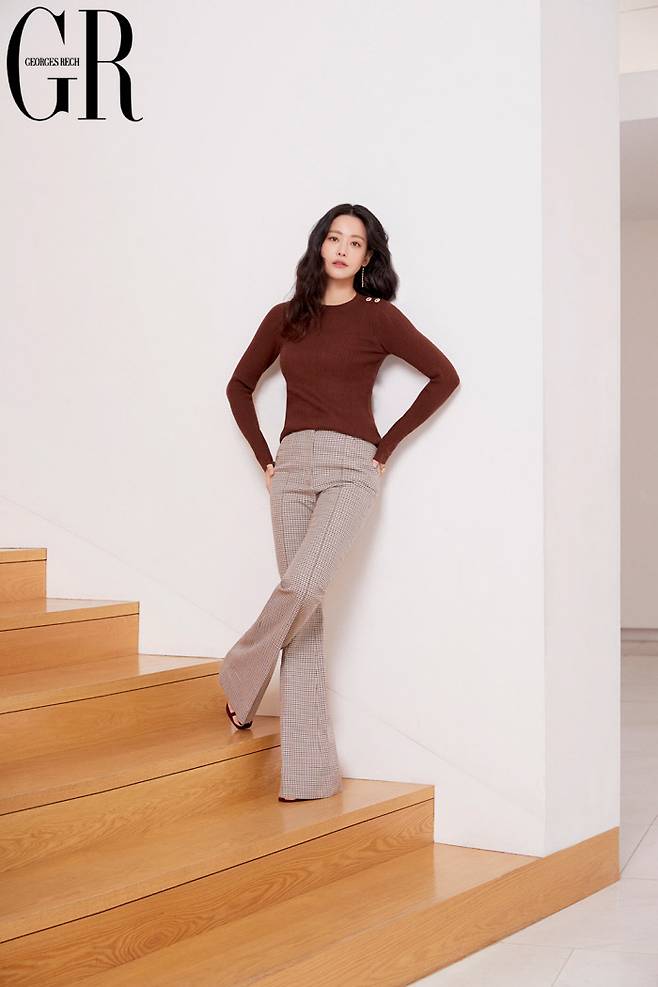 A picture of Actor Oh Yeon-seos colorful spring look has been released.France luxury brand Georges Rech released a 2021 SS pictorial with Muse Oh Yeon-seo on the 29th.Georges Lesh, who introduced a new Spring product, completed a more comfortable and practical collection with the existing luxury James Taylor detail.Oh Yeon-seo in the picture boasts a variety of stylings, such as matching the jacket that can not be missed when springing with denim and wide pants to create a sophisticated daily look, and to announce the start of a new season with products with bright color.Here, Oh Yeon-seos mysterious yet elegant visuals and natural poses were added to create a more perfect picture.Georges Lesh will showcase womens styling, which can stand out anytime and anywhere, with its expertise in well-made James Taylor this season, as well as its concise design and excellent quality.On the other hand, Georges Resh SS new products worn by Oh Yeon-seo can be found at Lotte Ai Mall.