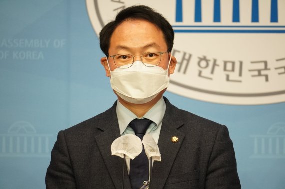허영 더불어민주당 의원. 그는 강원 춘천 지역 첫 번째 민주·진보 계열 국회의원이다. 사진=허영 의원 SNS
