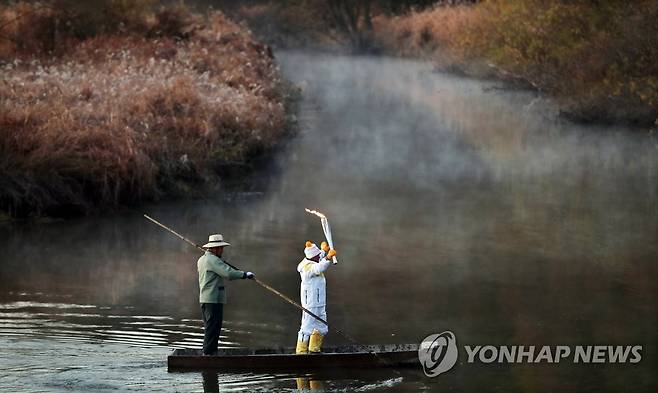 우포늪 밝힌 평창 동계올림픽 성화 [연합뉴스 자료 사진]
