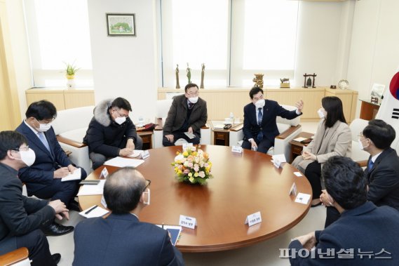 김상돈 의왕시장-이소영 국회의원 현대로템 방문. 사진제공=의왕시