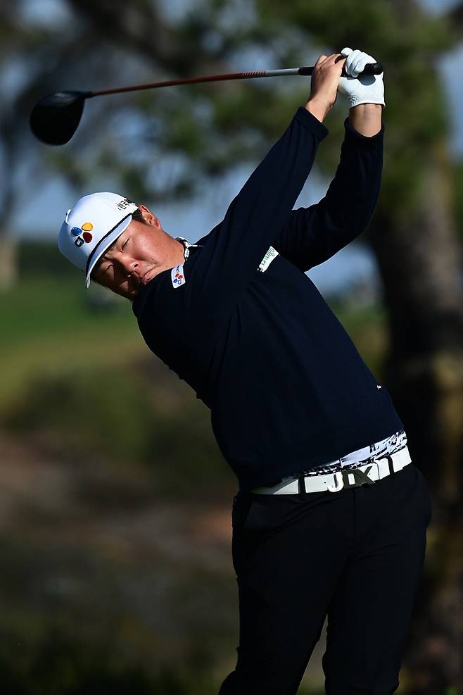 임성재가 31일 미국 캘리포니아주 라호야의 토리 파인스 골프 클럽 남코스에서 열린 PGA 투어 파머스 인슈어런스 오픈 3라운드에서 3타를 줄여 공동 20위까지 순위를 끌어올렸다.AFP|연합뉴스