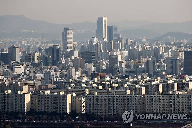 서울 매봉산에서 바라본 강남 일대 아파트 모습 [연합뉴스 자료사진]