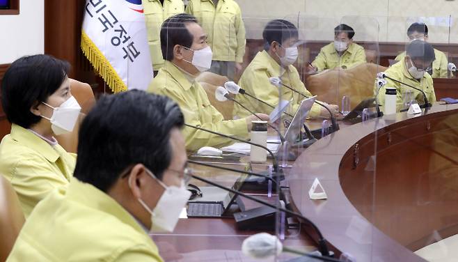 정세균 국무총리가 31일 오후 정부서울청사에서 열린 신종 코로나바이러스 감염증(코로나19) 대응 중앙재난안전대책본부(중대본) 회의를 주재하고 있다. 연합뉴스 제공.