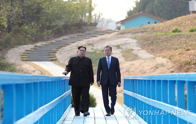 남북정상 도보다리 회담.연합뉴스.