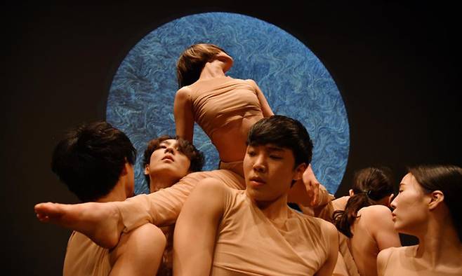 무용단 알티밋(Altimeets)의 ‘고요한 순환’. (2월 6,7일 대학로 예술극장).