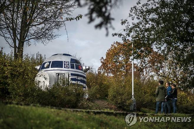 스타워즈 R2D2로 장식한 체코 프라하의 한 건물 [EPA=연합뉴스]