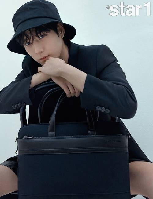 Actor Kim Young-dae, who was greatly loved by the public for SBS Penthouse, decorated the cover of the February issue of Star & Style Magazine 2021.Kim Young-Dae showed trendy charm with Samsonite Red and captivated her with a new look that was different from the existing one.Kim Young-dae explained that SBS Penthouse Season 1, which has recently become popular, is a work that has given me a lot of growth points. Especially, thanks to the popularity of the drama, I laughed when I went to my parents home.Kim Young-Dae also said, There will be a more subjective change in Joo Seok-hoon than season 1 along with expectations for the upcoming Penthouse Season 2 and It is good to focus on the keyword change.As for KBS 2TVs Im going to die if I cheat which showed a hot performance with Penthouse, I conveyed my feelings about the work by saying, I was happier because the actor who breathes together was Jo Yeo-jung. Especially, it was a time of appreciation that I made a stroke of my life.Interviews and pictures of actor Kim Young-Dae, who wants to be recognized by the public, can be found in the February issue of 2021 At Style Magazine.