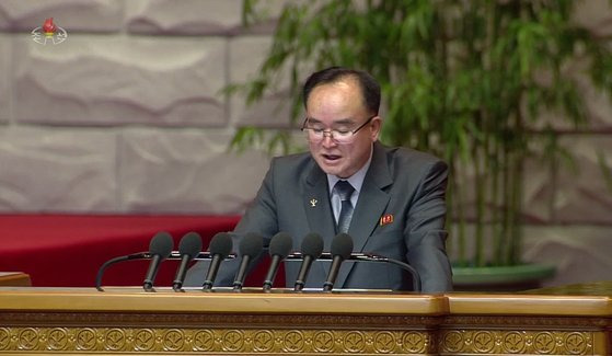 조용원 당 비서가 지난해 12월 평양 4·25문화회관에서 열린 8차 당대회에서 토론을 하고 있다. 조선중앙TV=연합뉴스