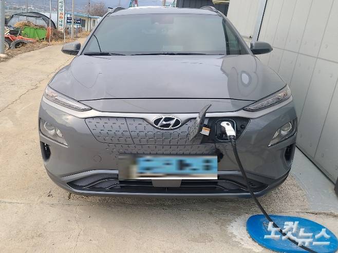 코나 차량이 배터리를 충전하고 있다. 독자 제공