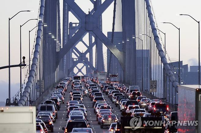 샌프란시스코 오클랜드 베이 브리지의 정체 [EPA=연합뉴스 자료사진]