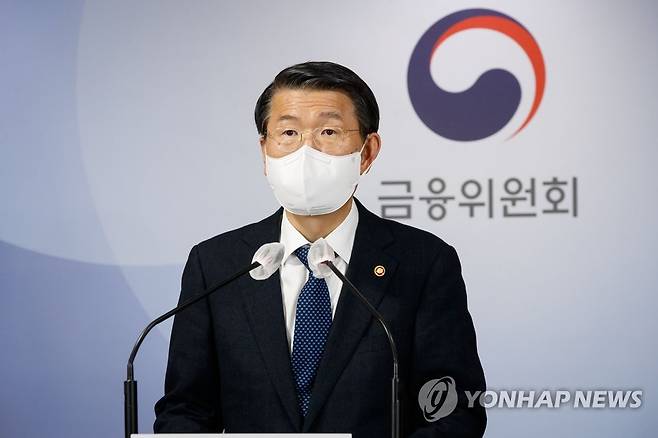 공매도 부분적 재개 관련 발표하는 금융위원장 (서울=연합뉴스) 은성수 금융위원장이 3일 서울 종로구 정부서울청사 합동브리핑실에서 공매도 부분적 재개 관련 내용을 발표하고 있다. 2021.2.3       [금융위원회 제공. 재판매 및 DB 금지] photo@yna.co.kr