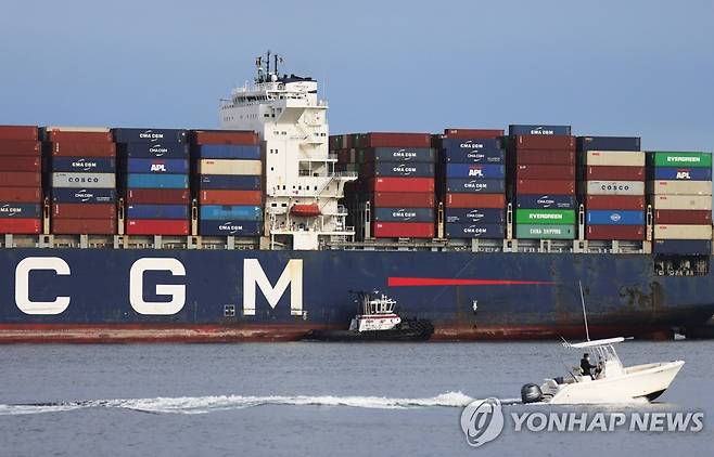 1일(현지시간) 미국 캘리포니아주 로스앤젤레스항으로 들어오는 화물선. [게티이미지/AFP=연합뉴스]