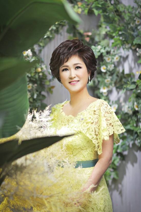 김용임은 '사랑의 밧줄'이 히트하기 전에도 이미 고속도로 휴게소 밀리언셀러를 기록한 최고의 메들리 가수였다. 84년 KBS 신인가요제에서 은상을 수상하며 데뷔했다. /김용임 제공