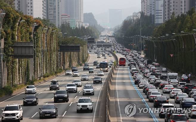 고속도로 차량 정체 [연합뉴스 자료 사진]