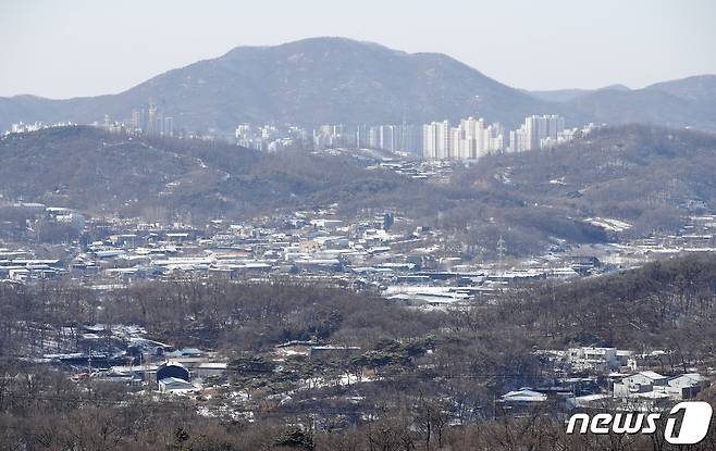 정부가 2025년까지 서울 32만3,000가구를 포함해 총 83만6,000가구의 신규 부지를 확보하기로 했다. 2021.2.4/뉴스1 © News1 이승배 기자