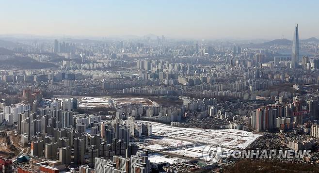 남한산성에서 바라 본 서울 일대. [연합뉴스 자료사진]