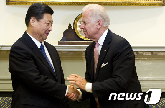 시진핑 중국 국가주석(왼쪽)과 조 바이든 당시 미국 부통령. (자료사진) © AFP=뉴스1