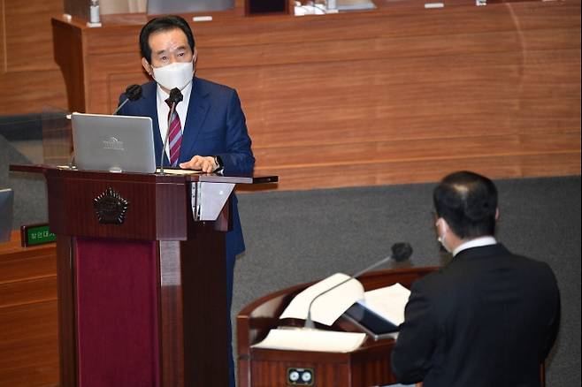 정세균 국무총리가 8일 오후 서울 여의도 국회에서 열린 교육·사회·문화에 관한 대정부질문에 출석해 국민의힘 박성중 의원 질의에 답변하고 있다. 사진=연합뉴스