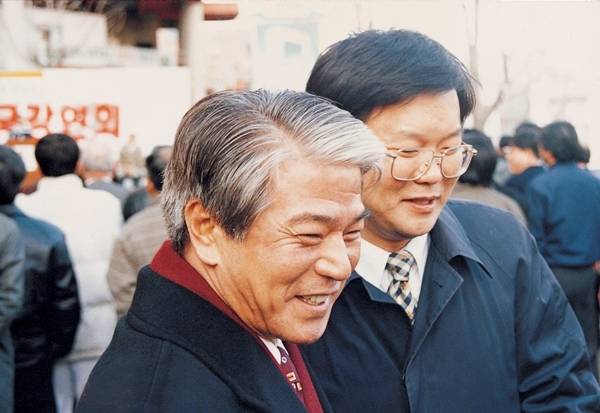 과거 제정구 전 의원과 김부겸 전 의원 [ 출처 = 김부겸 전 의원측 제공]