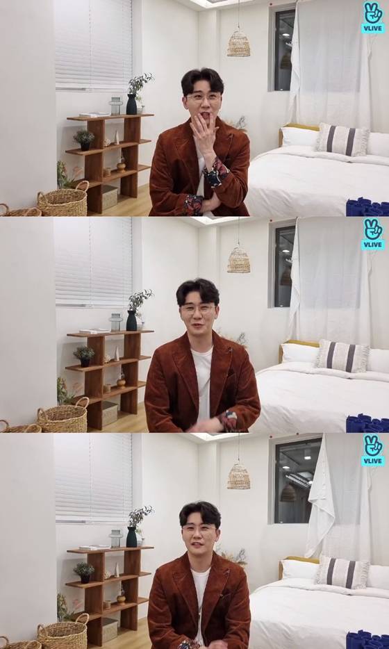 가수 영탁이 '이불' 발매 후 실시간 방송으로 팬들과 만났다./사진=V라이브 방송 화면 캡처