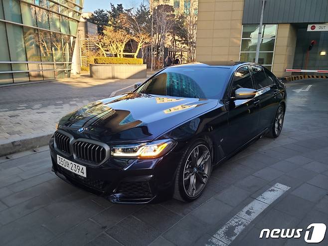 시승차 BMW M550i xDrive © 뉴스1 김민석 기자