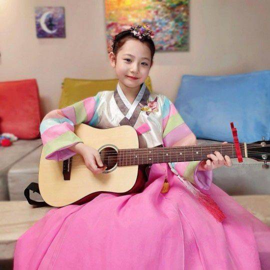 경연 중 바다 마스터가 "아이돌 뽑는 자리였으면 단연 서원이"라는 심사평에 지구 열두바퀴 돌고 싶을 만큼 기뻤다는 서원이다. 'CF스타'를 꿈꾸는 서원이는 최근 '아내의 맛'을 시작으로 각종 예능까지 차근차근 도전하며 재능을 펼칠 예정이다.  2021년 새해 맞이해 기타를 치며 노래를 부르는 임서원/유튜브 임서원tv