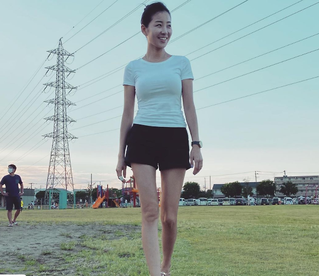 명서현이 예능프로에서 남편 정대세 못지 않은 드리블 실력을 선보였다./사진=정대세 SNS