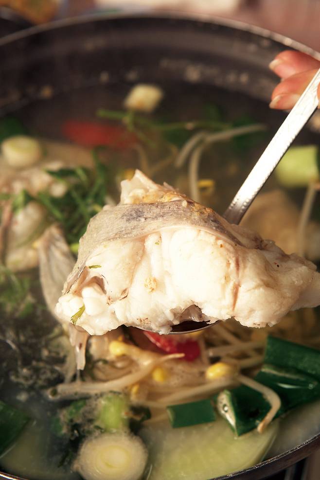 통영·거제 등 남해안에서는 물메기(꼼치)를 맑은 탕으로 끓인다.